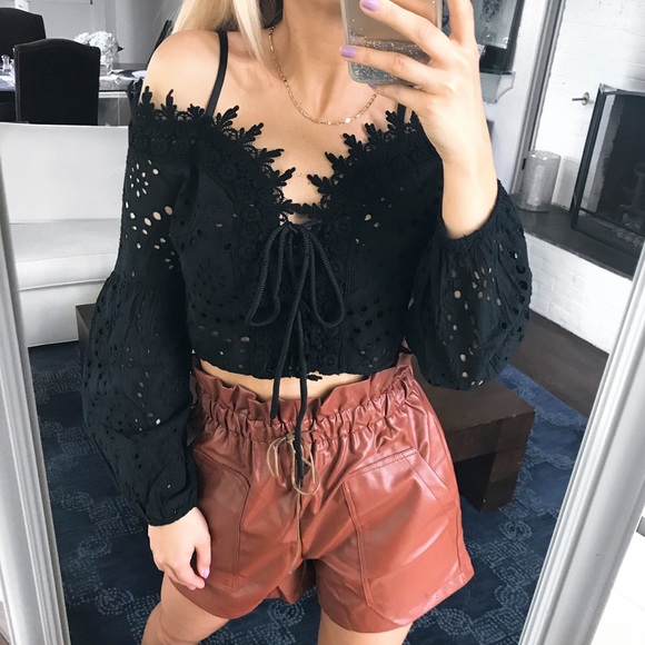 🆕 BLACK PERFORATED LONG SLEEVE TIE FRONT CROP TOP - Picture 5 of 13